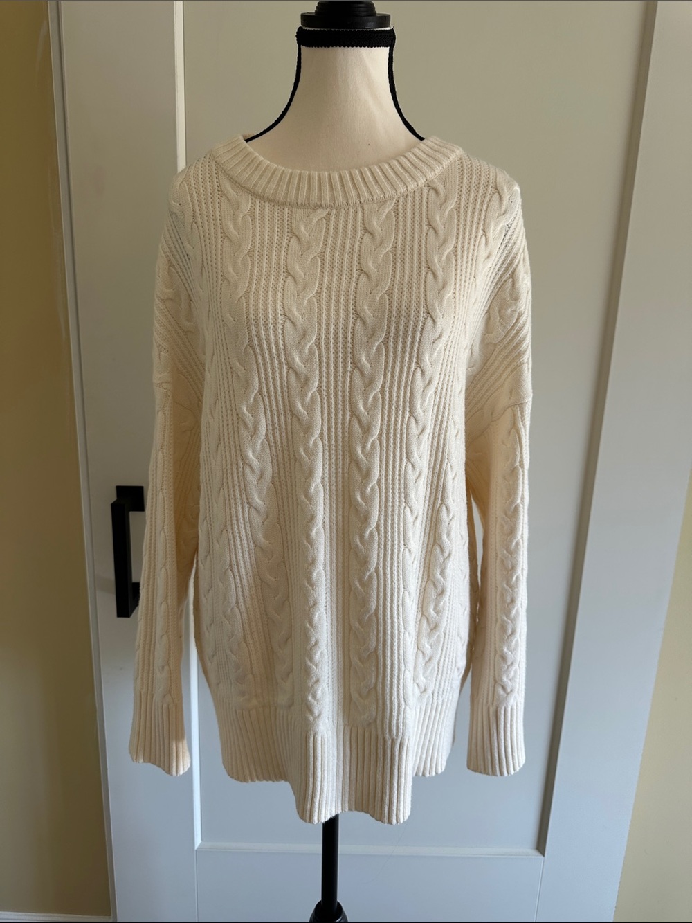 Classic Cable Knit Sweater - Cream